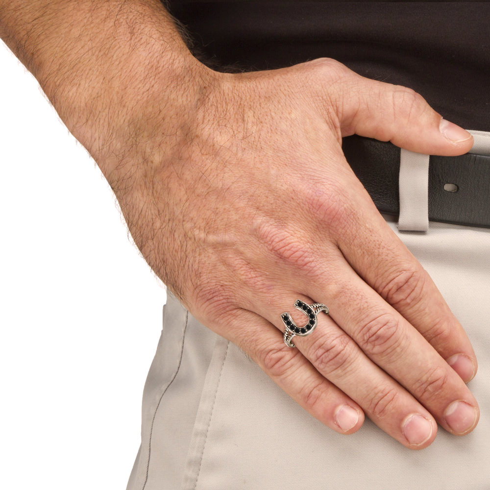 https://www.goldiam.co.il/sites/default/files/R45520-1_hand_men.jpg